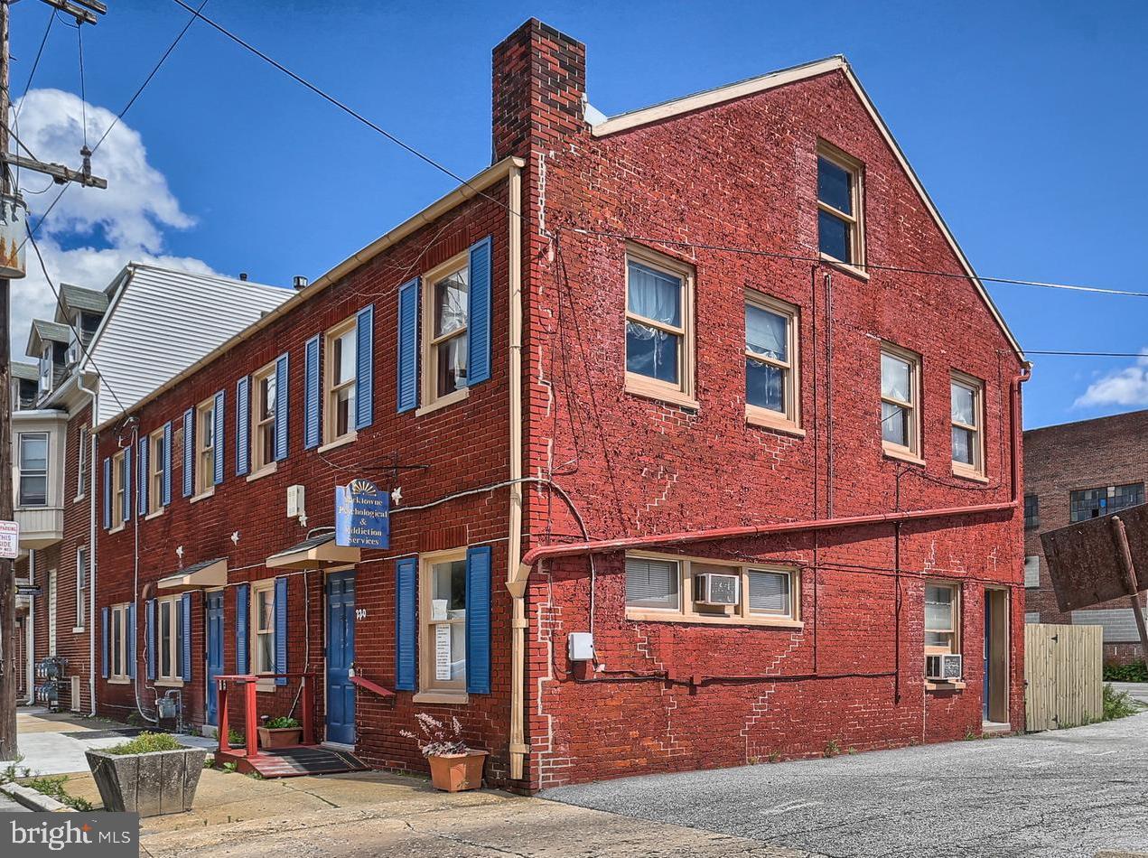 220-222 King Street - Photo 1