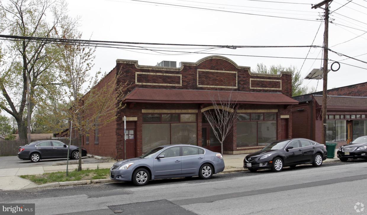 706 Maple Avenue - Photo 1