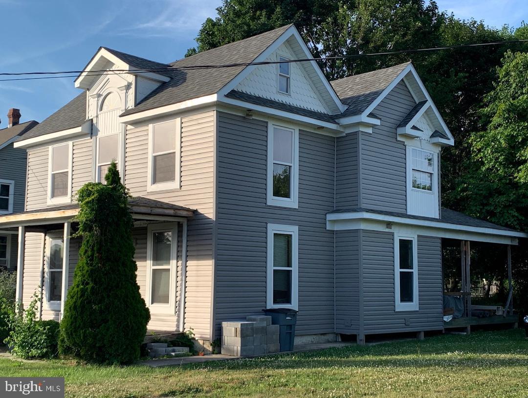 35 Maple Avenue - Photo 1