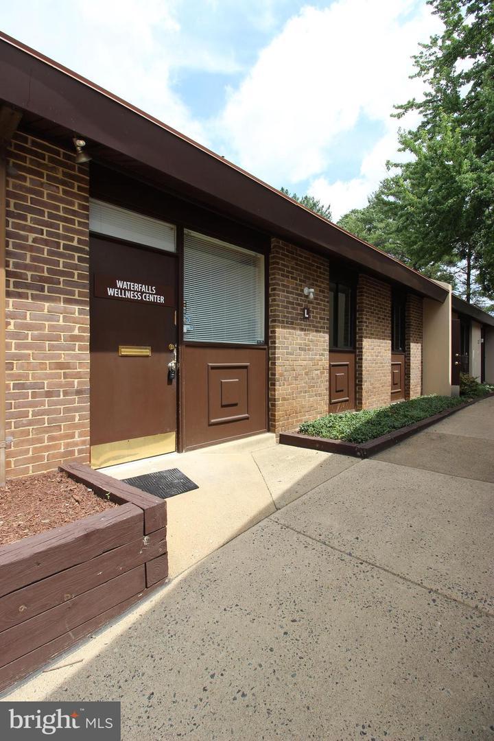 307 Maple Ave W - Photo 1