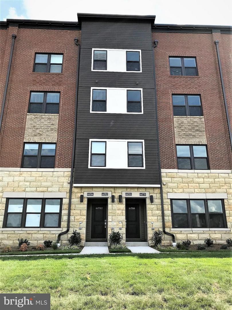 44778 Tiverton Square - Photo 1