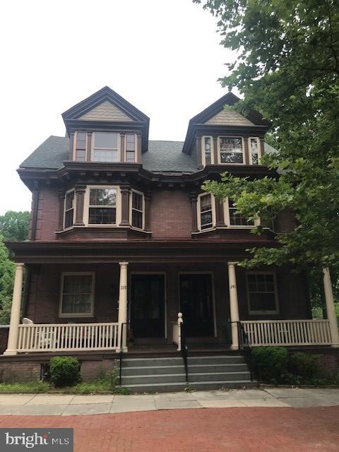 239 Kings Hwy E - Photo 1