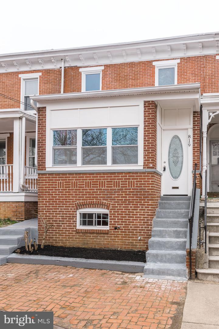 819 Clayton Street - Photo 1