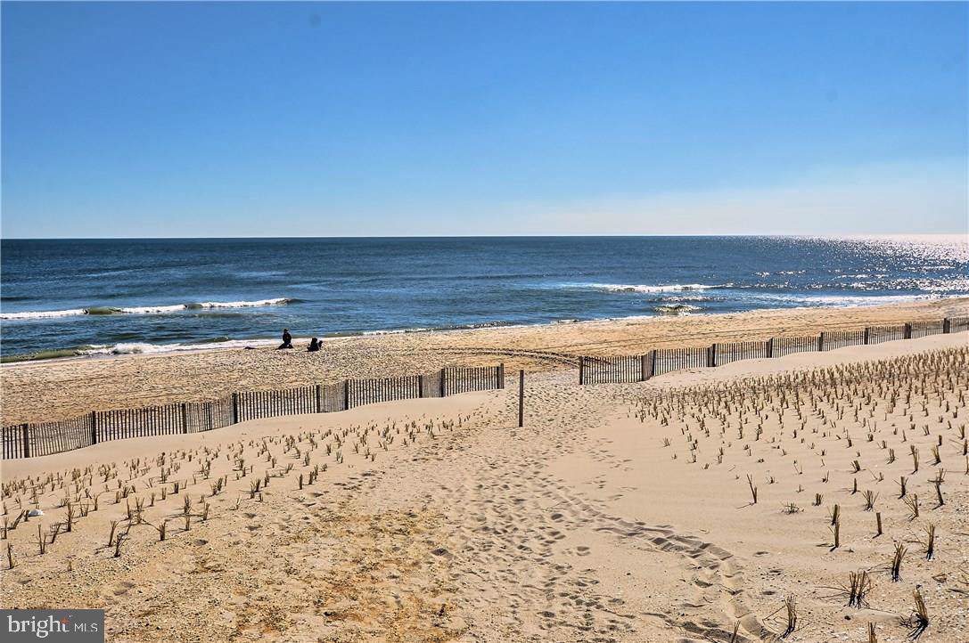 102 Roosevelt Avenue - Photo 1