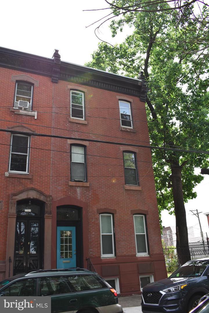 2105-7 Howard Street - Photo 1