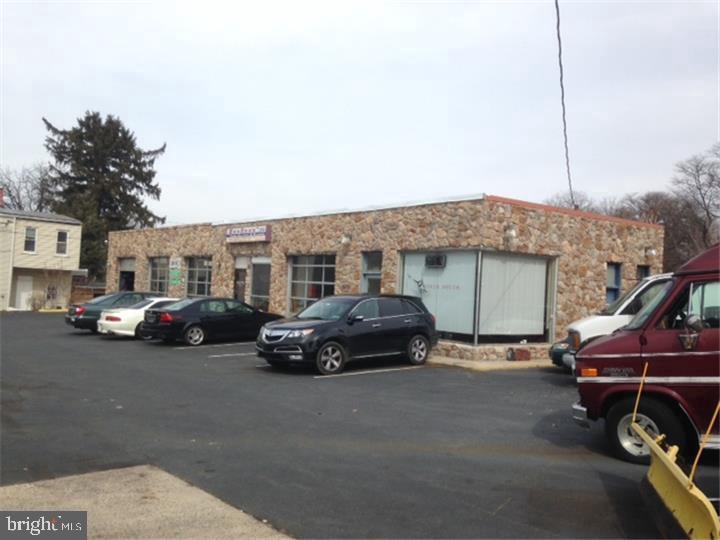 1601 Centre Avenue - Photo 1