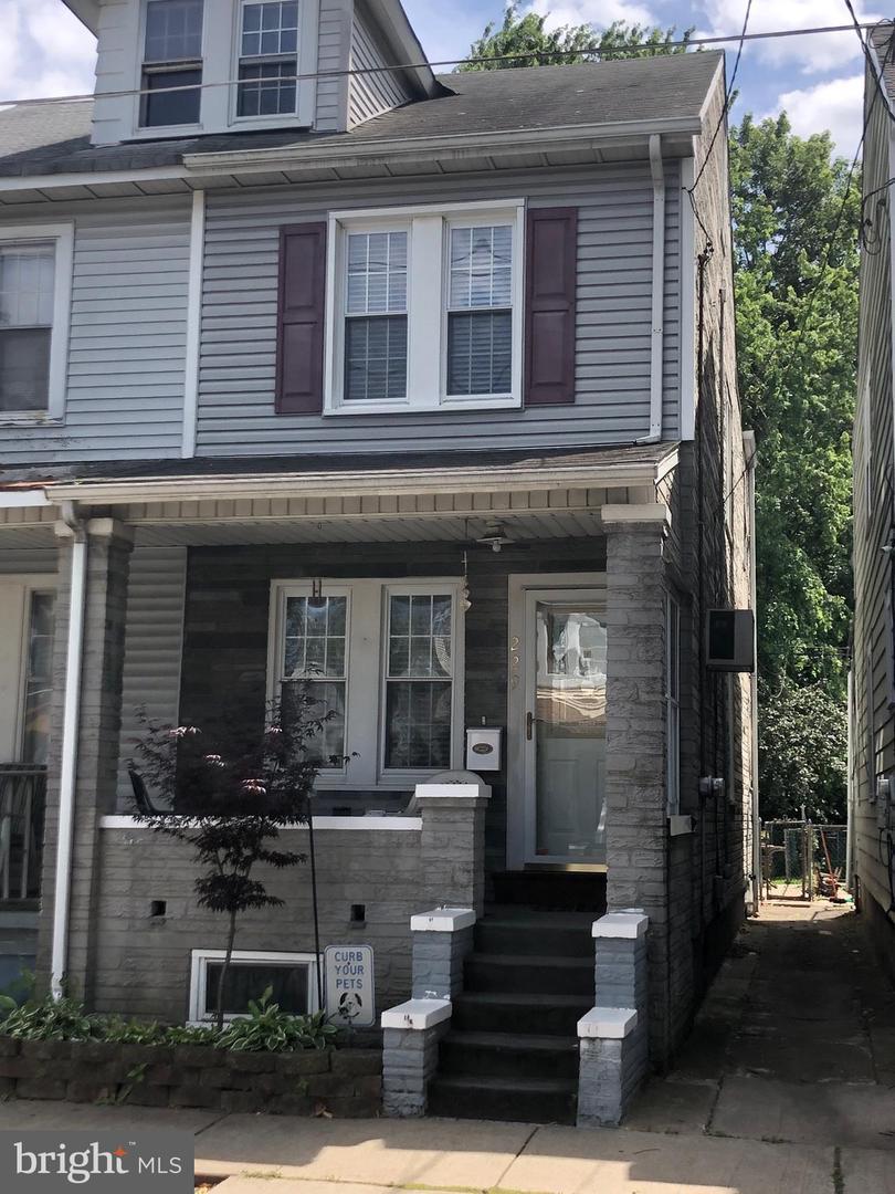 229 Howell Street - Photo 1