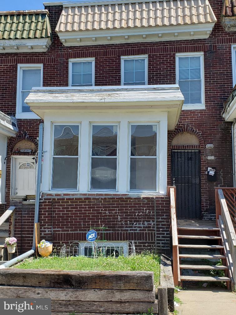 906 Bonaparte Avenue - Photo 1