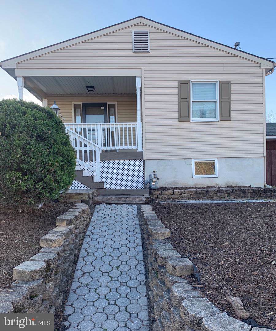 640 York Street - Photo 1