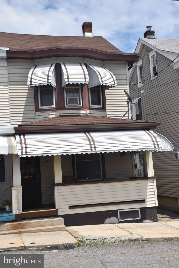 224 19TH Street - Photo 1