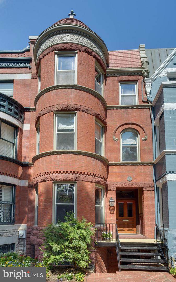 1731 Riggs Place - Photo 1