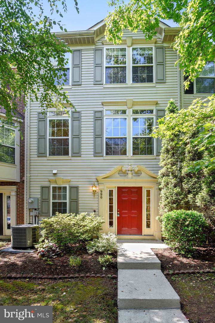 990 Harrison Circle - Photo 1