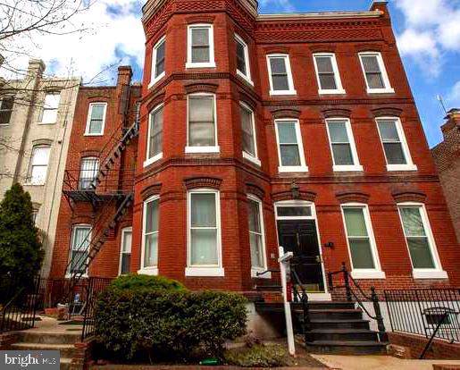 516 4TH Street - Photo 1