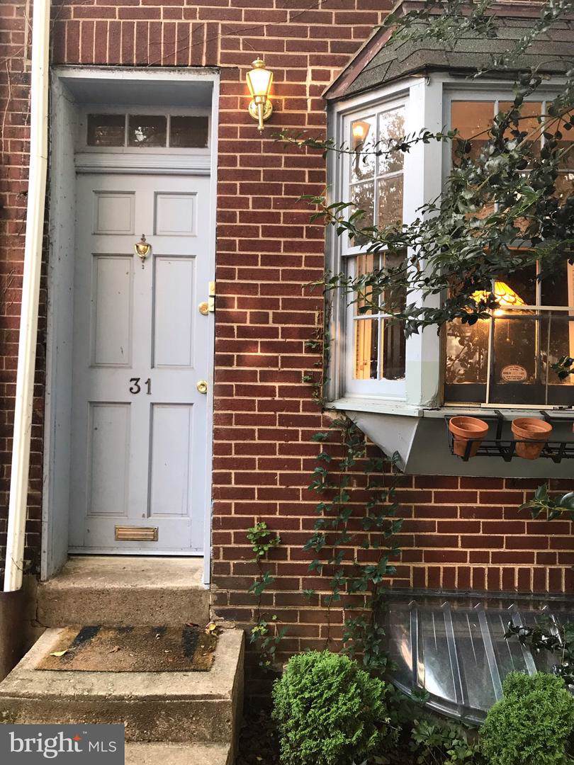 31 Queens Court - Photo 1