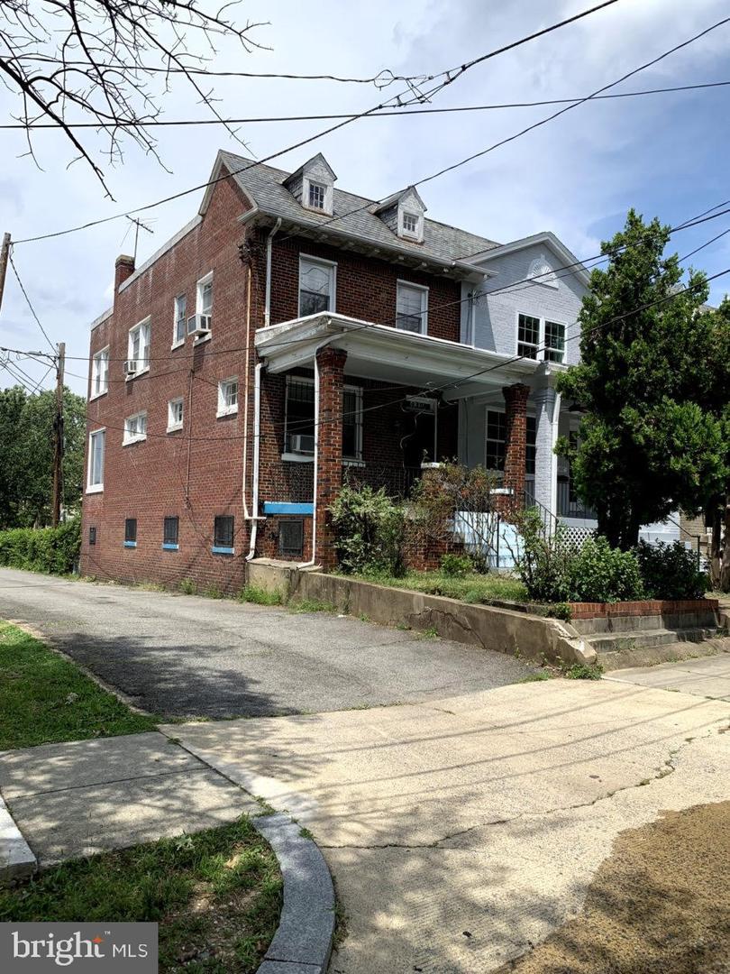 439 Hamilton Street - Photo 1