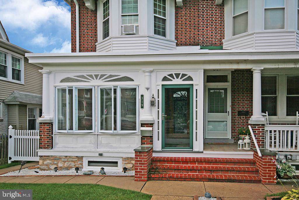 319 10TH Avenue - Photo 1