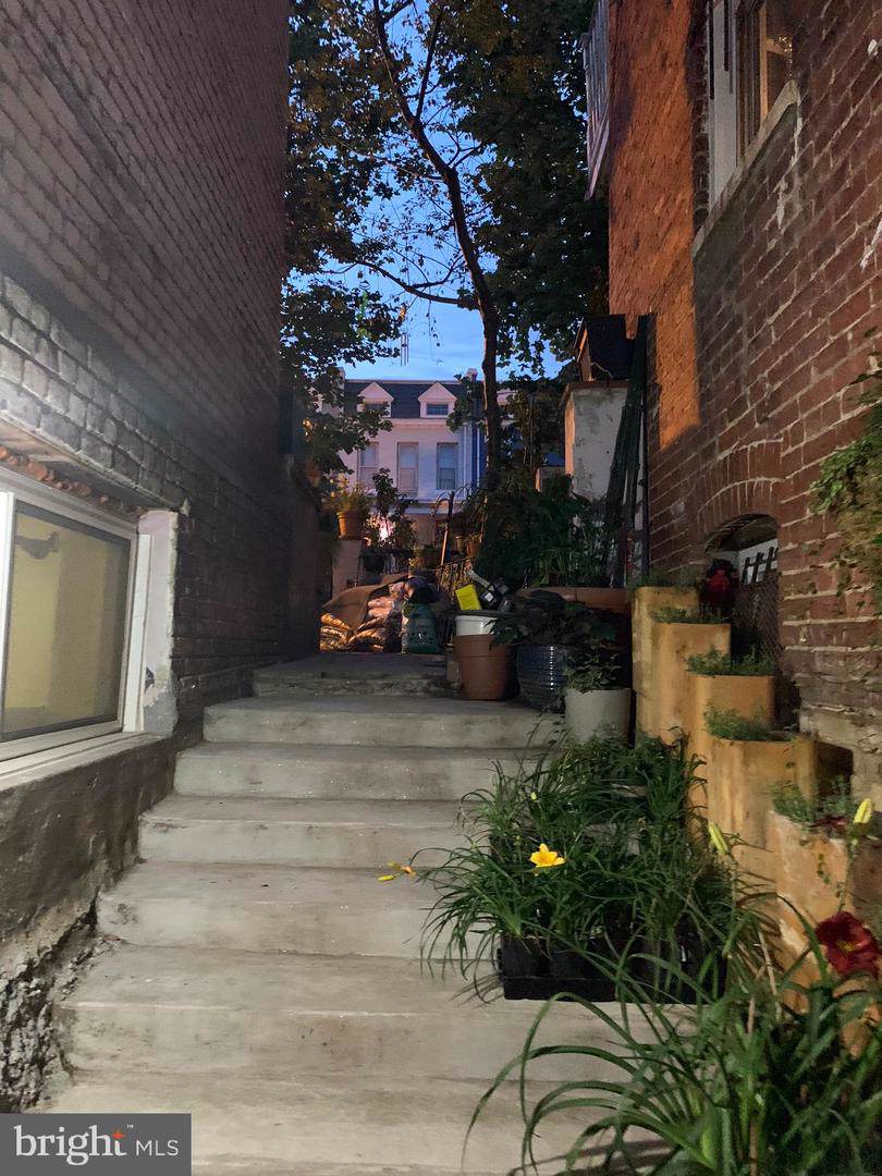 712 Quincy Street - Photo 1