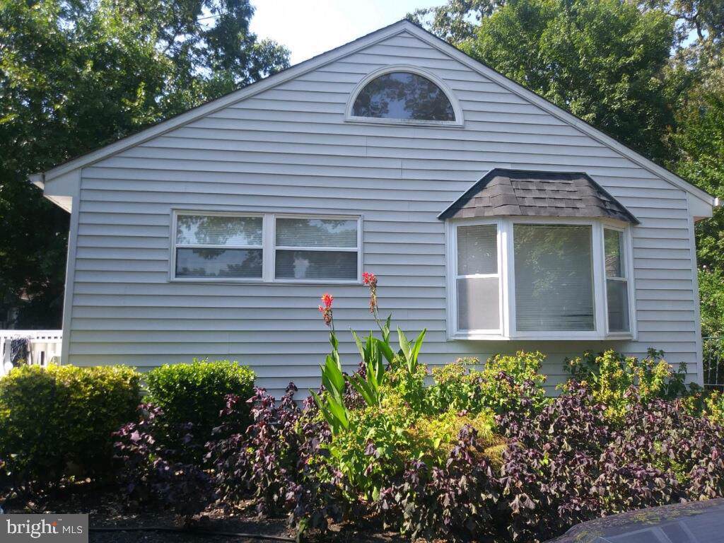 480 Center Street - Photo 1