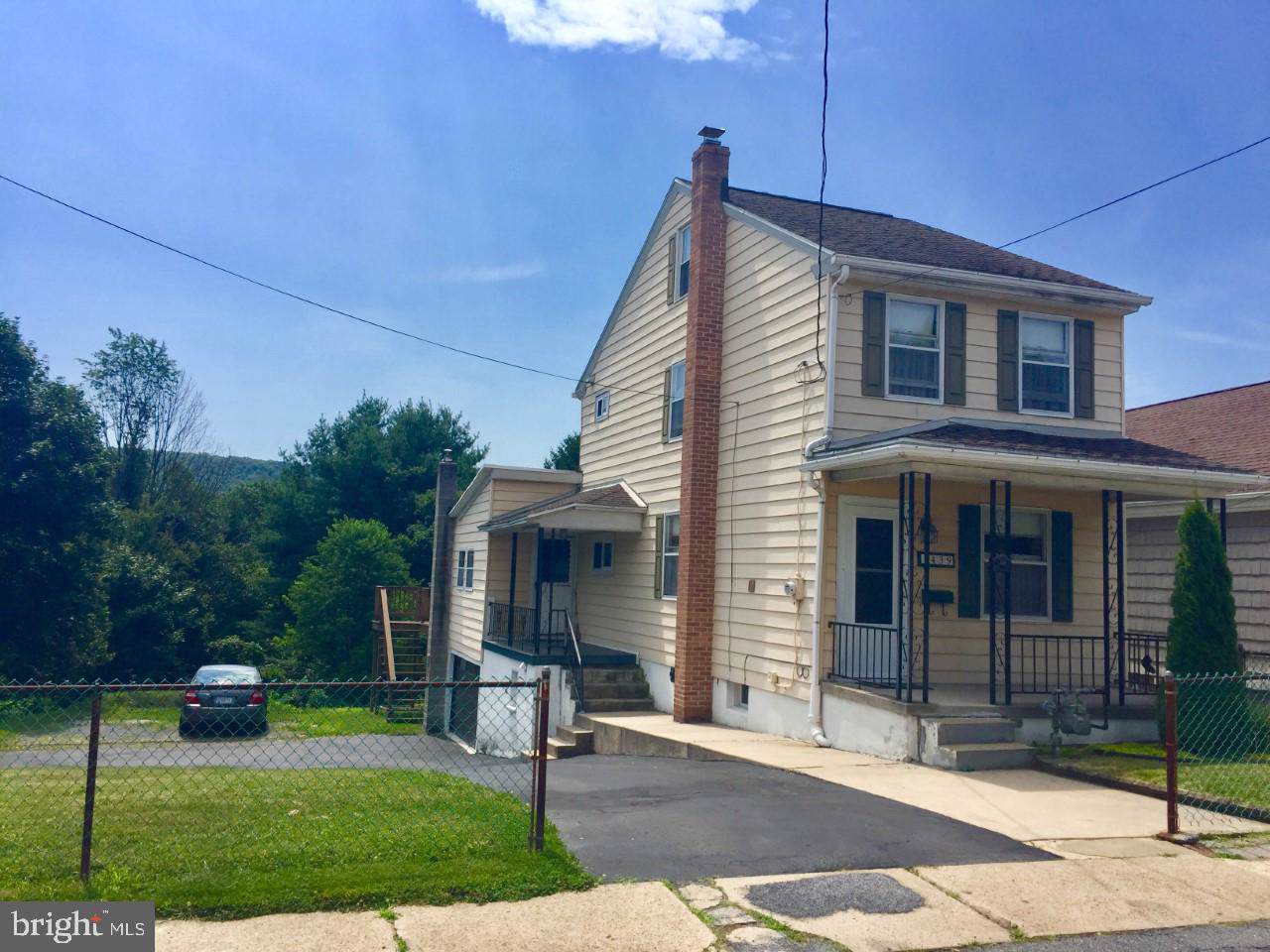 1439 Mt Hope Ave - Photo 1