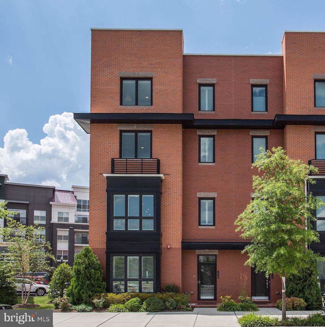 1810 Potomac Avenue - Photo 1