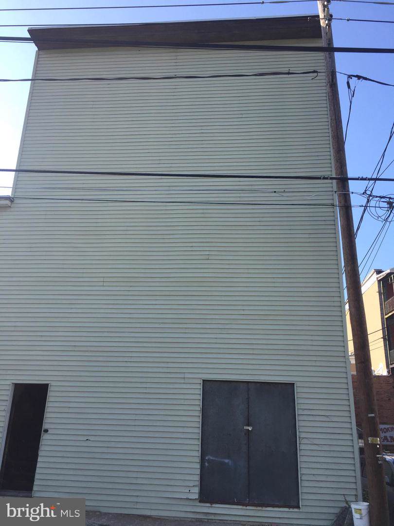 713 Middle St - Photo 1