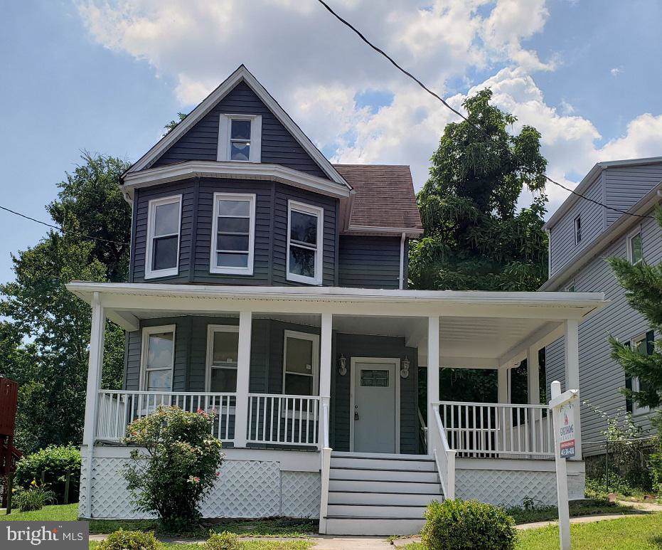 519 Rossiter Avenue - Photo 1