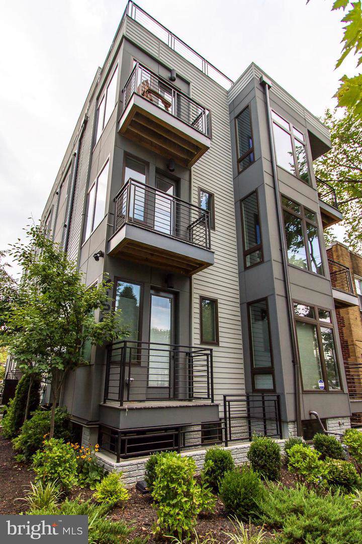 4126 8TH Street - Photo 1