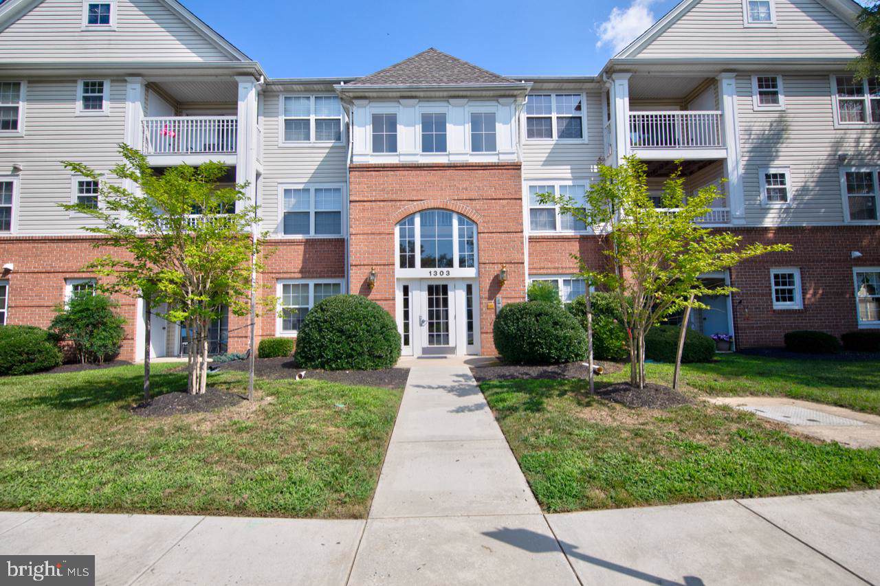 1303-E Sheridan Place - Photo 1