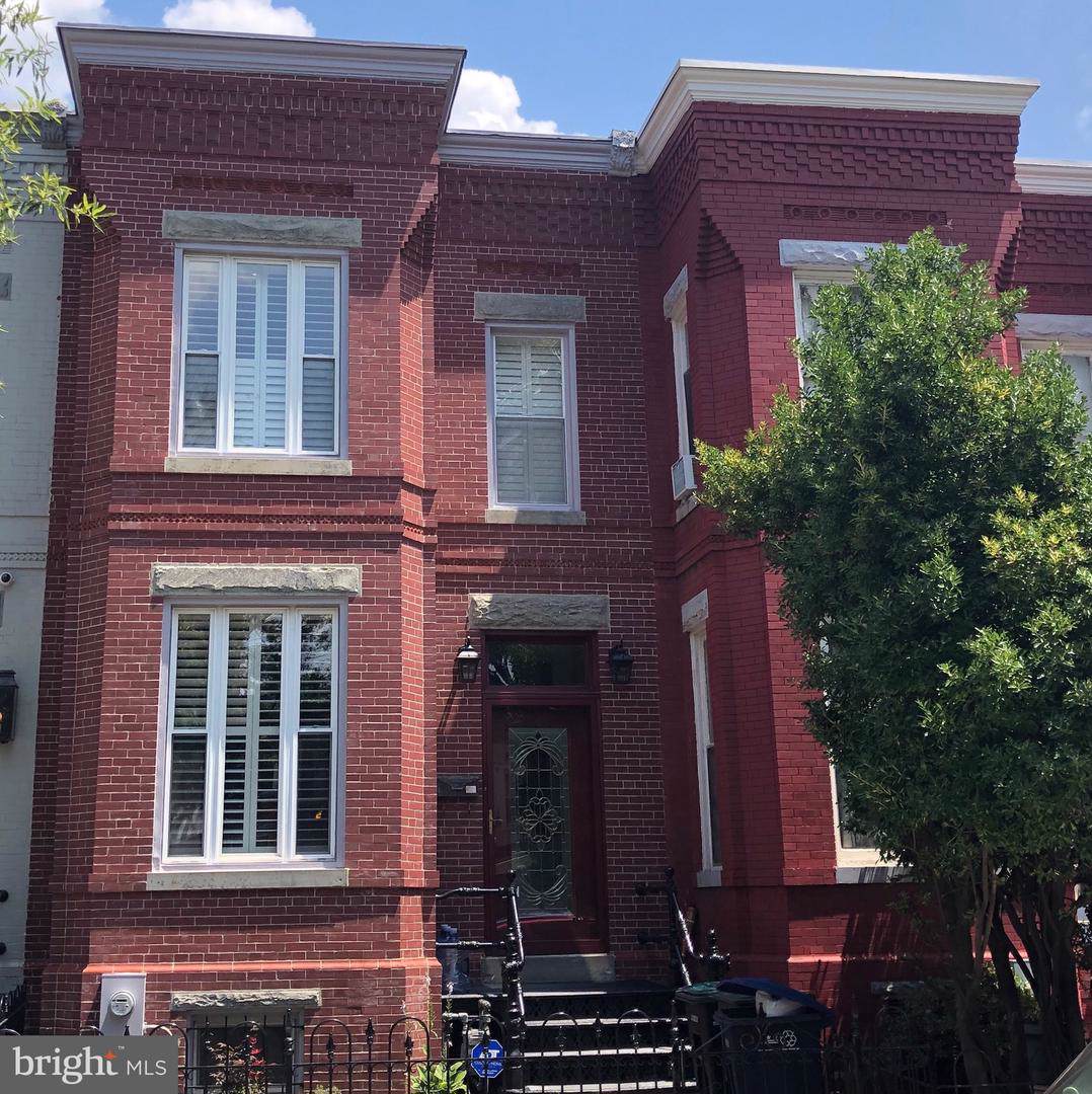 831 8TH Street - Photo 1
