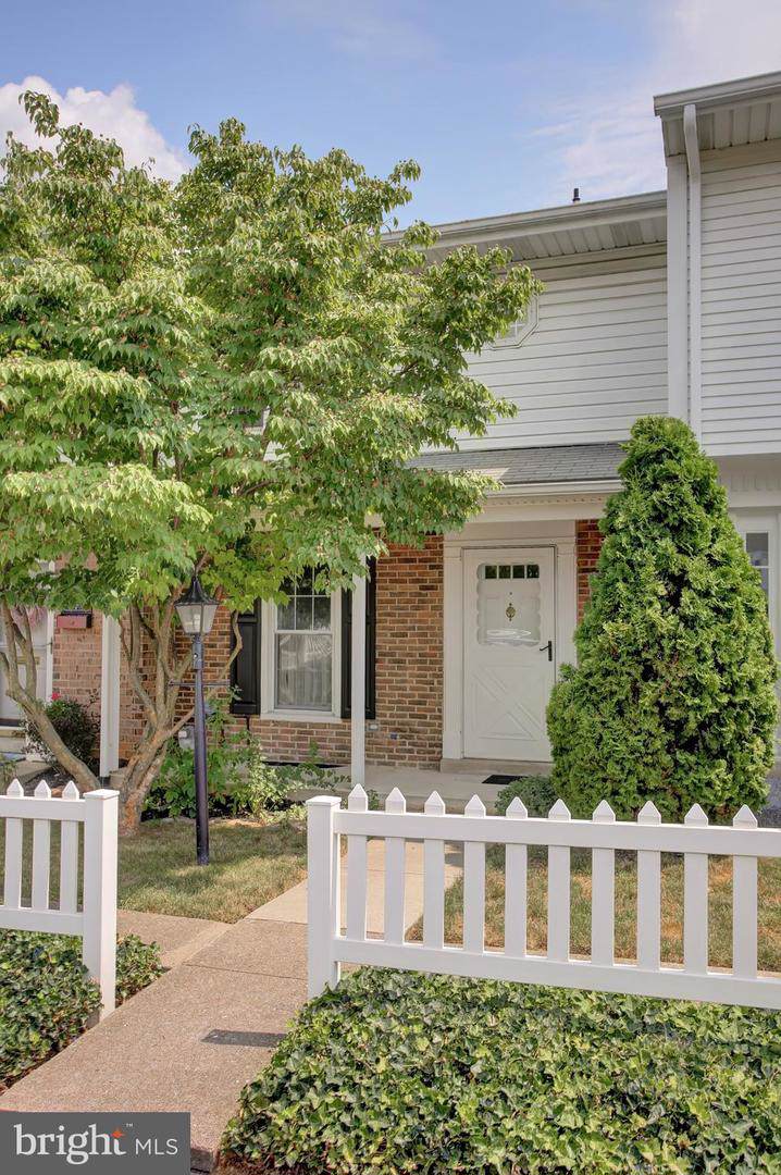 141 Vine Street - Photo 1