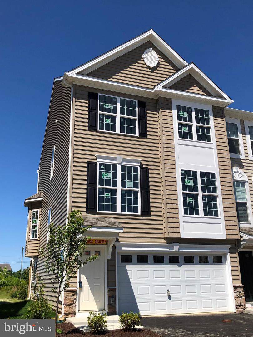 685 Courtly Road - Photo 1