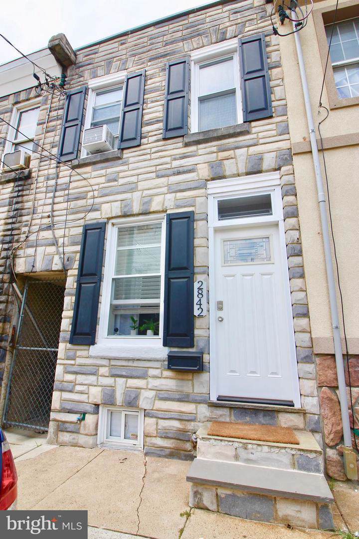 2842 Mercer Street - Photo 1