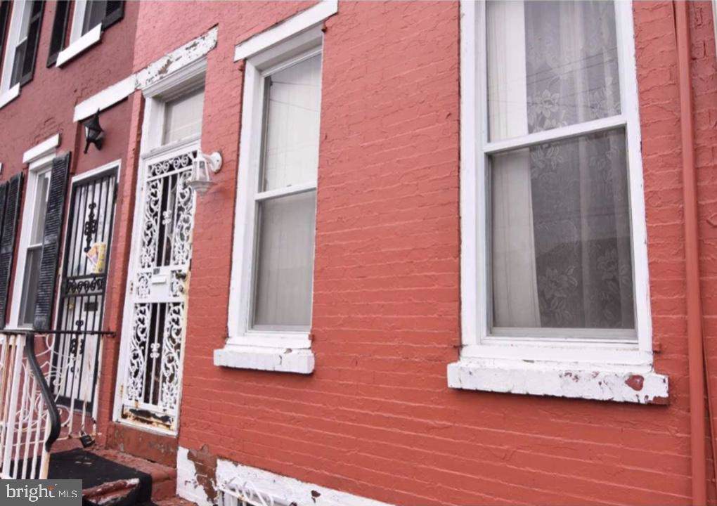 657 41ST Street - Photo 1