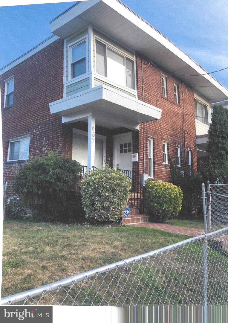 657 Kensington Place - Photo 1