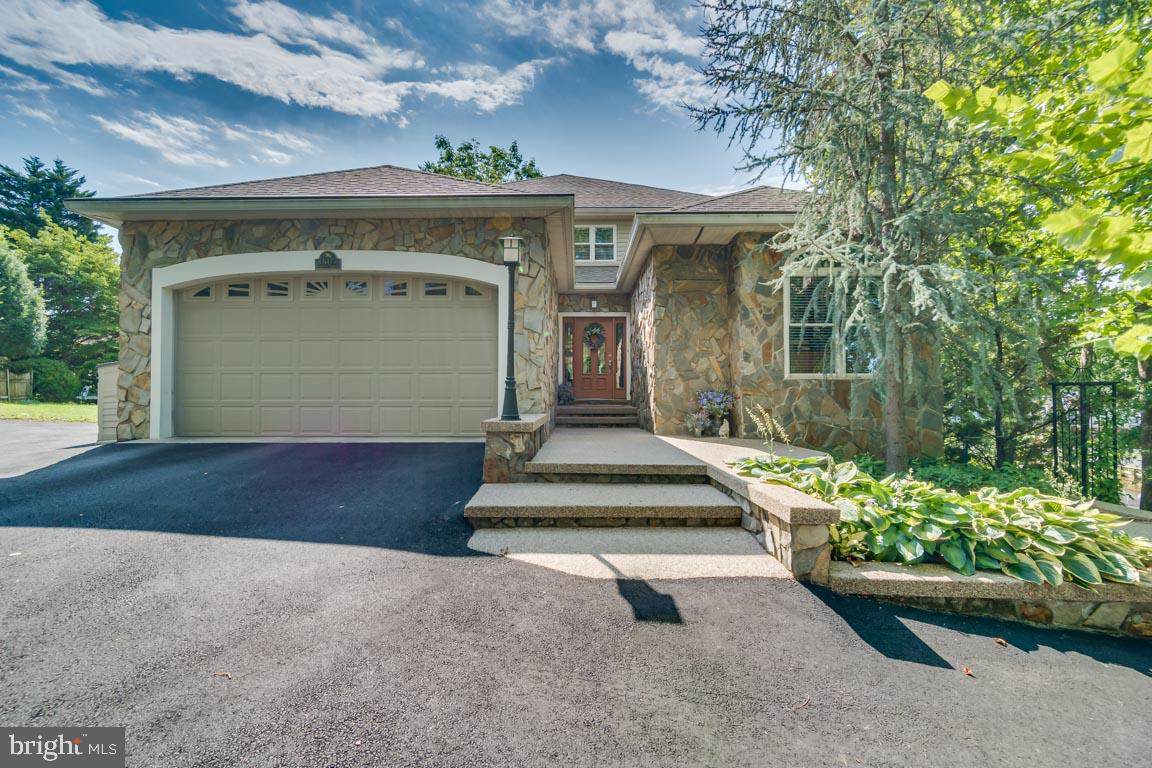 1805 Lakeview Parkway - Photo 1
