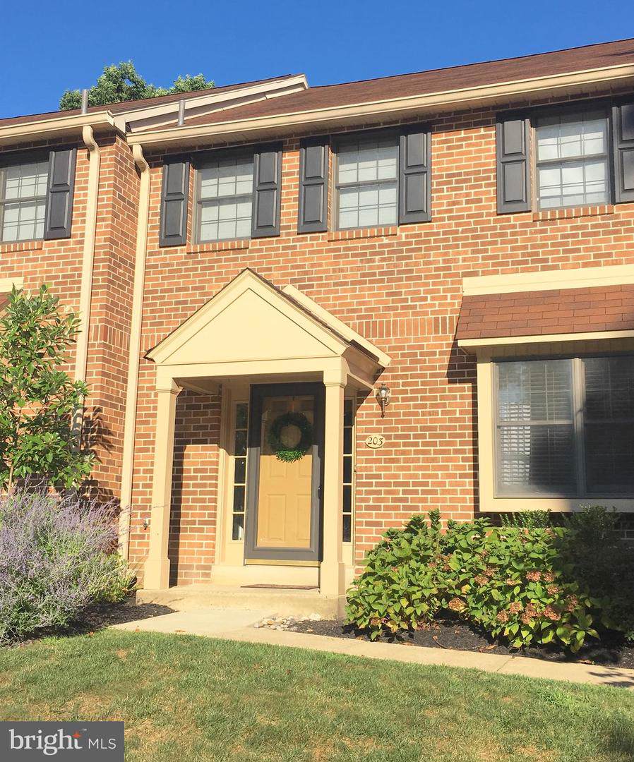 203 Archer Court - Photo 1