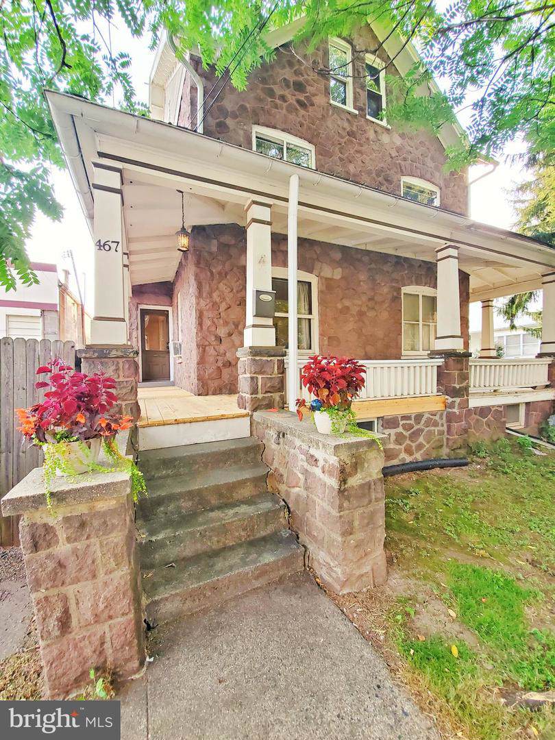 467 Farmington Avenue - Photo 1