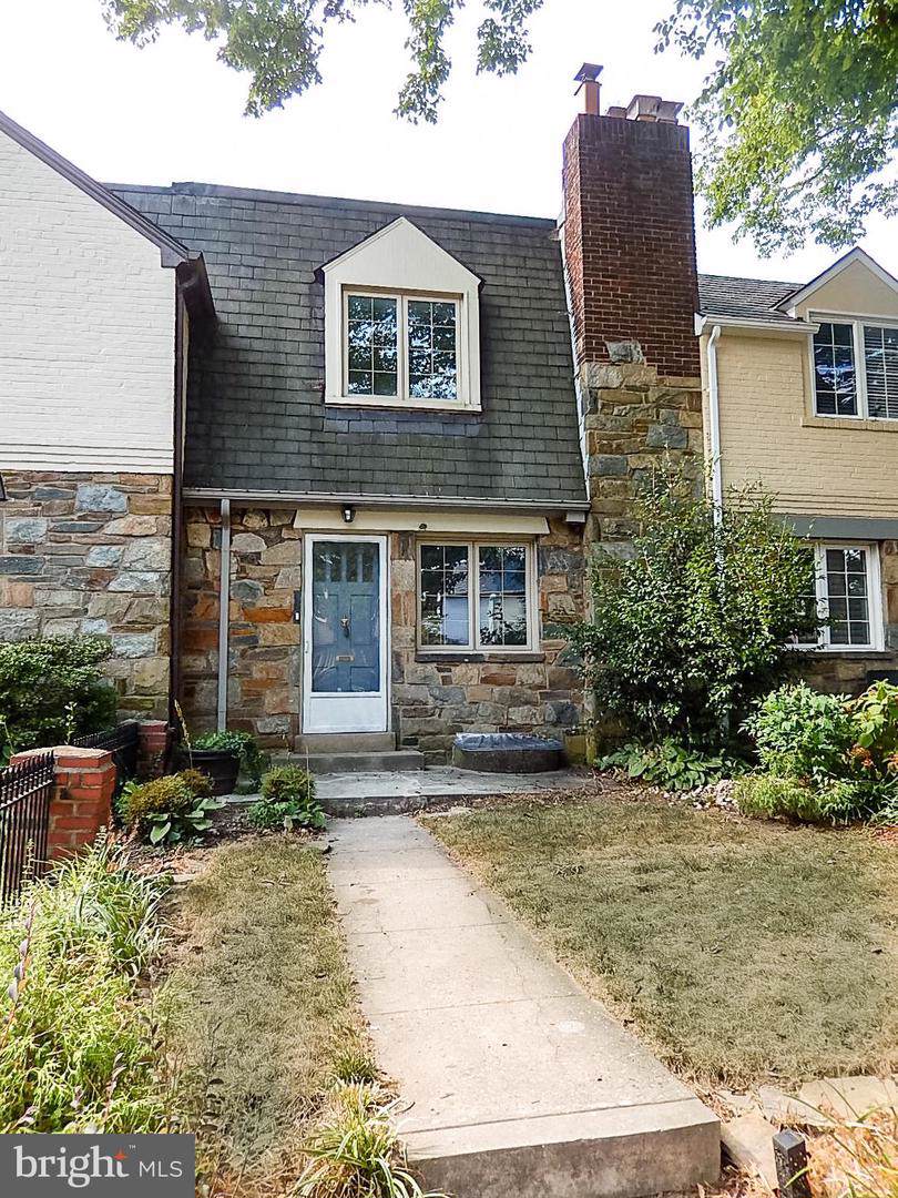708 Chetworth Place - Photo 1