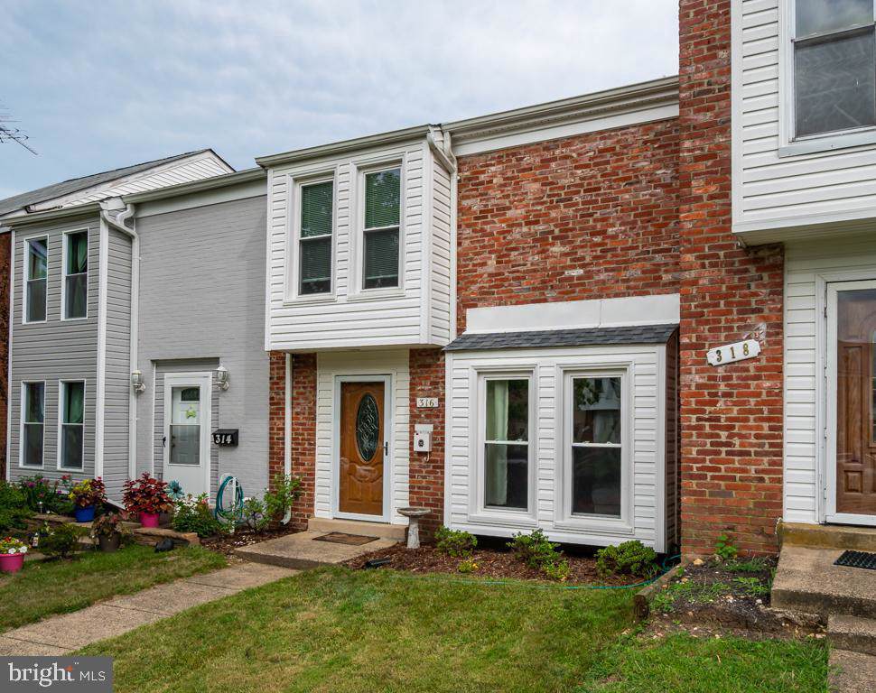 316 Roanoke Drive - Photo 1