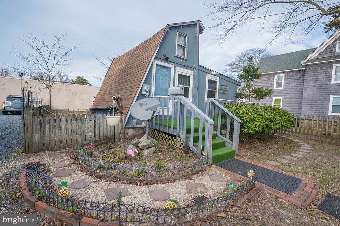 233 Hazel Avenue - Photo 1