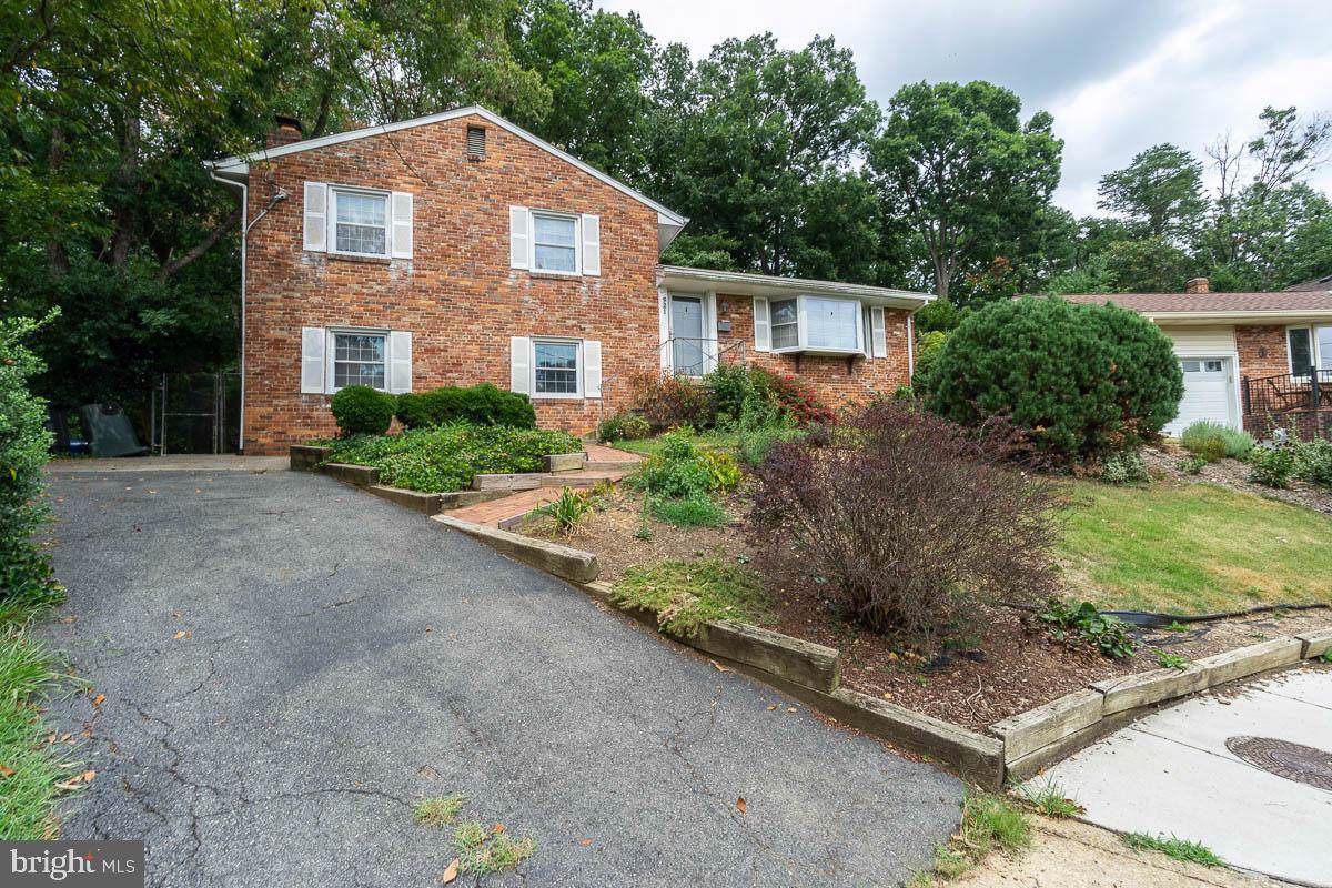 921 Juniper Place - Photo 1