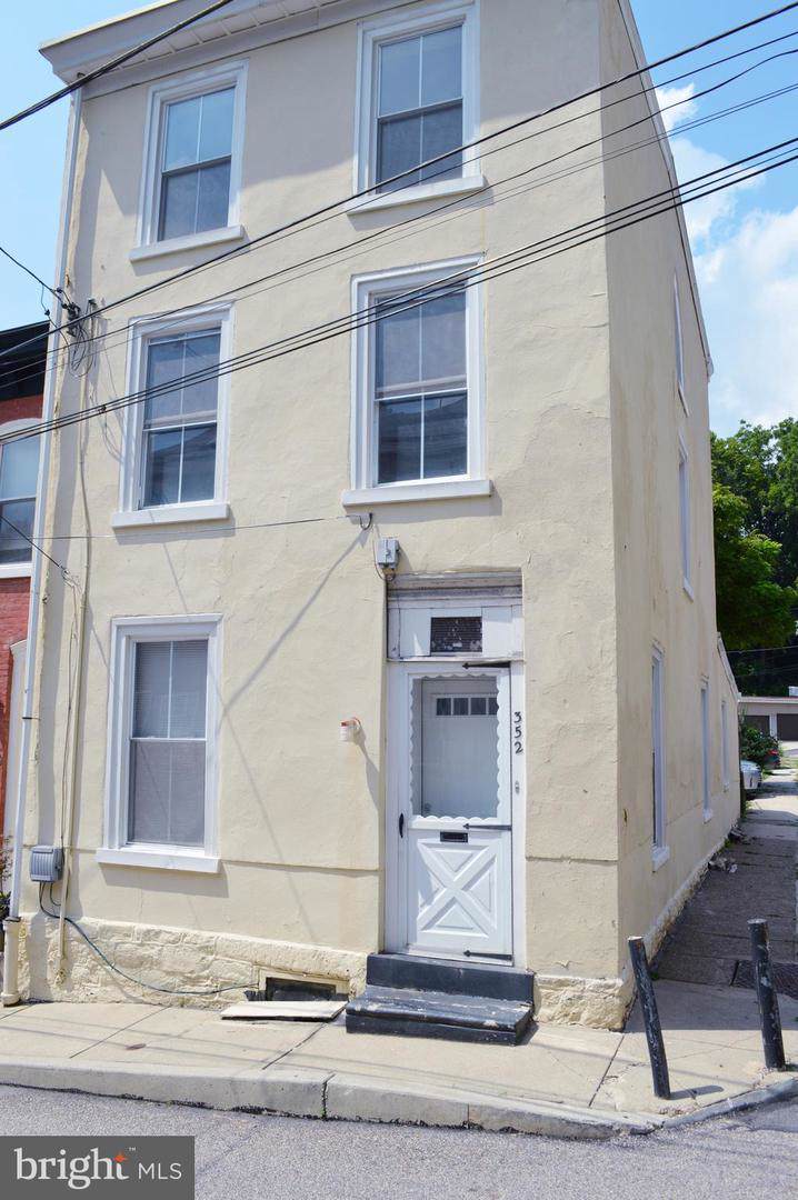 352 Carson Street - Photo 1
