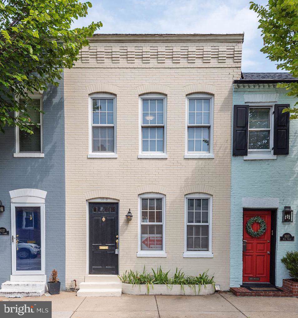 1019 Duke Street - Photo 1
