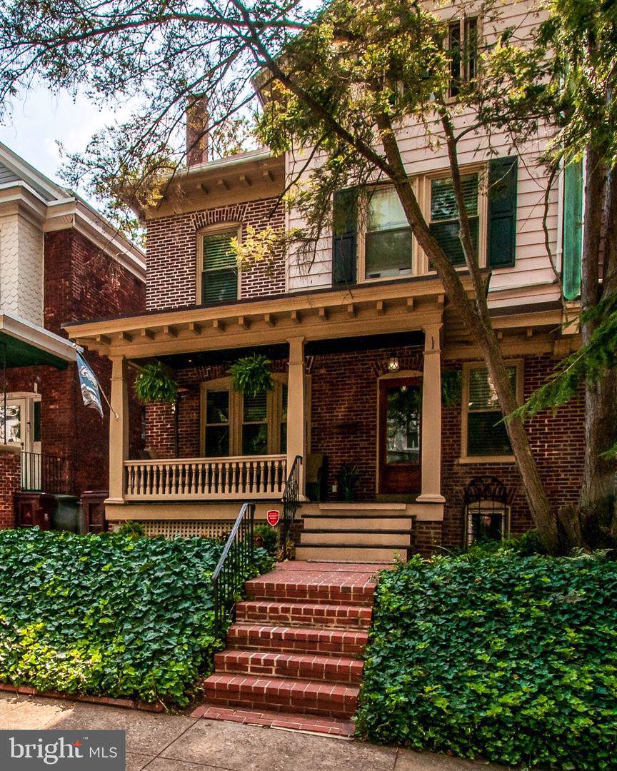 706 20TH Street - Photo 1