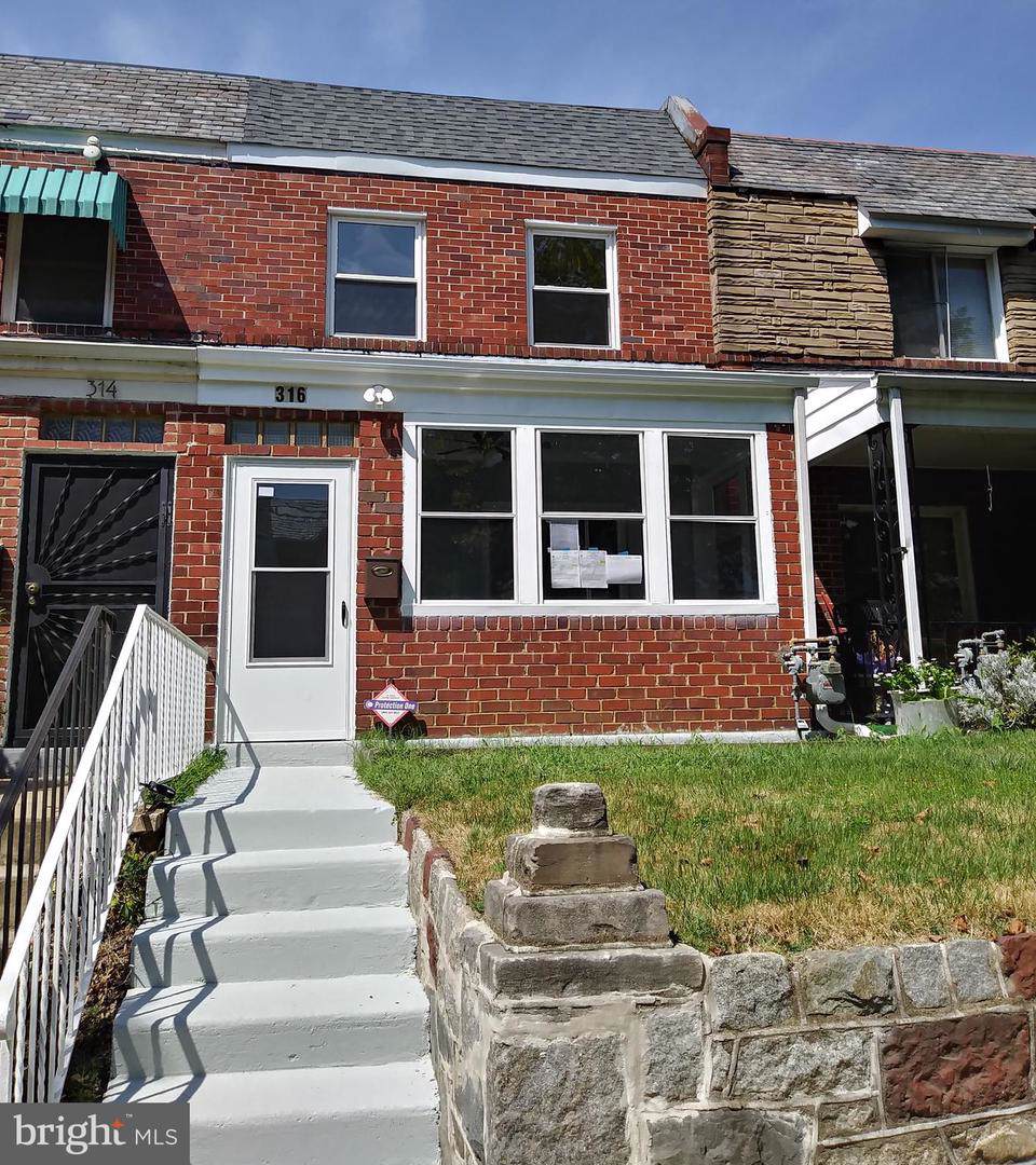 316 35TH Street - Photo 1