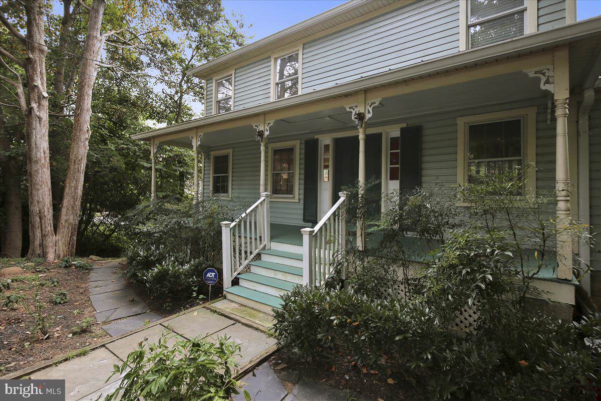 10700 Macarthur Boulevard - Photo 1