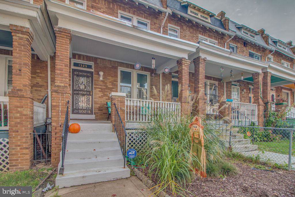 1325 Queen Street - Photo 1