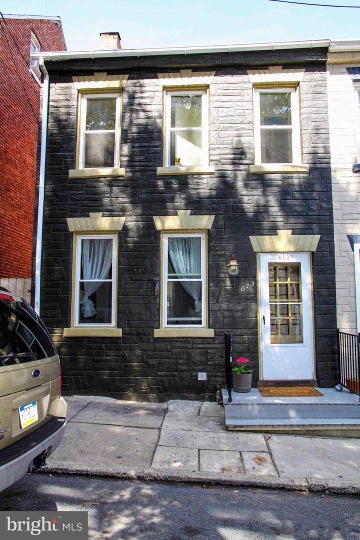 613 High Street - Photo 1