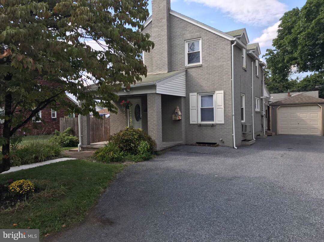 4906 Derry Street - Photo 1