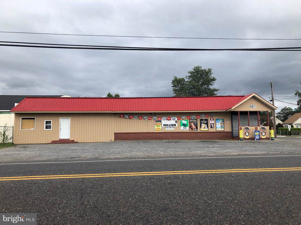 561 East Boulevard - Photo 1